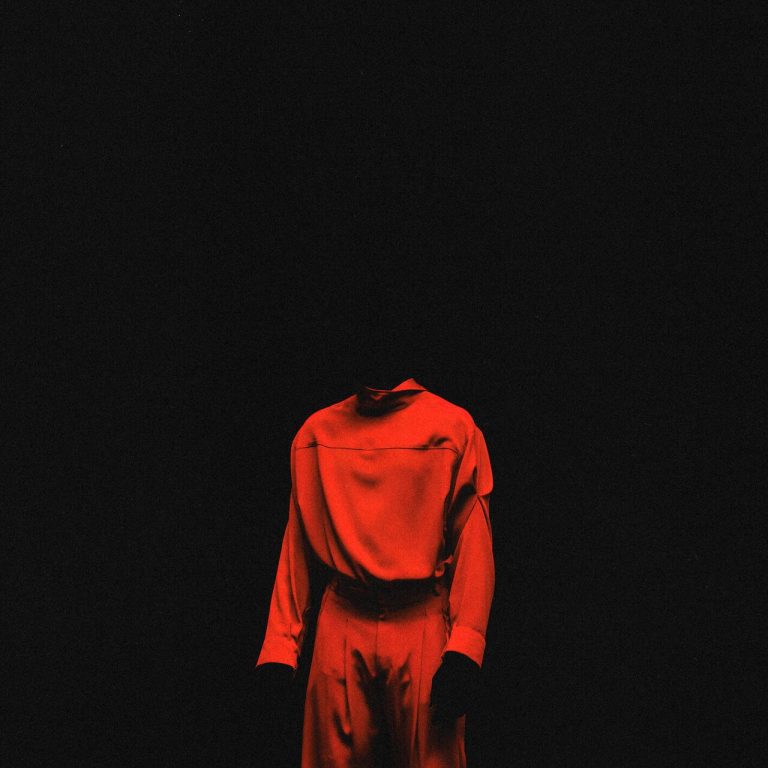 ‘COSMIC OPERA ACT I’ Labrinth revient avec sa déclaration la plus ambitieuse et vulnérable à ce jour